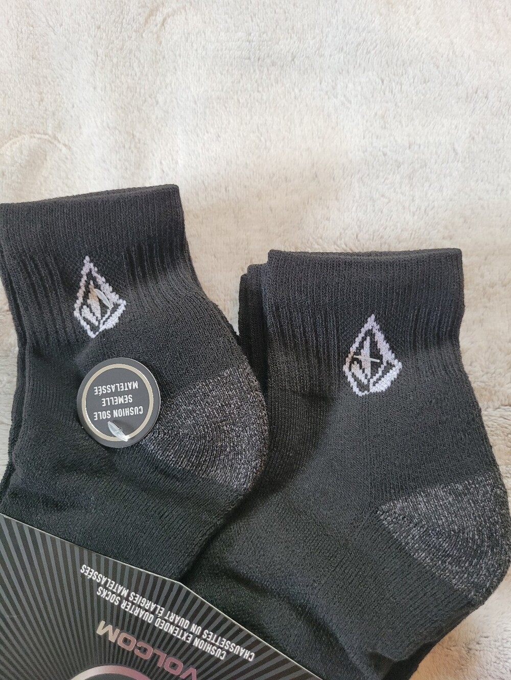 8-Pairs Volcom Mens Size 6-12 Cushioned Quarter Socks Black White Gray - Picture 5 of 10